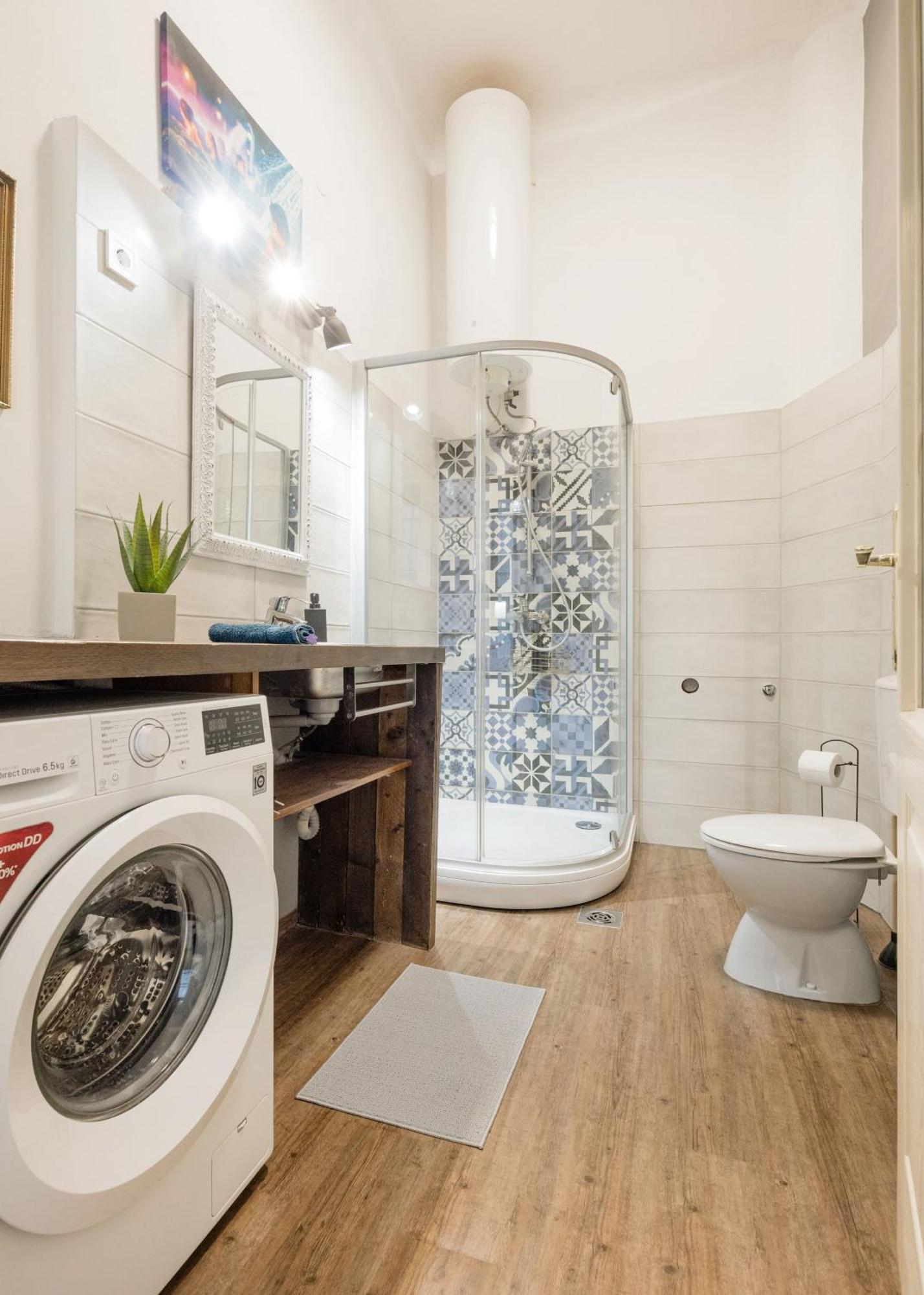 Urban Tranquillity By The Main Shopping Street Apartment บูดาเปสต์ ภายนอก รูปภาพ